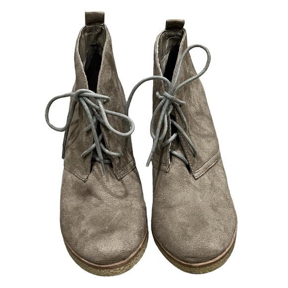 American Eagle Outfitters Tan Lace Up Block Heel Ankle Boots Size 6 Women’s - Picture 3 of 9